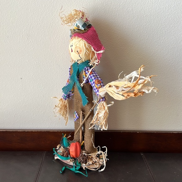 Vtg Halloween Scarecrow w/Sunflower Hat on Standing Wooden Base - Picture 3 of 9